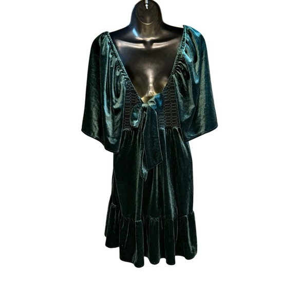NEW Chelsea & Violet Smocked Ruffle Hem Mini Dress Babydoll Green Velvet Size M - Picture 3 of 8